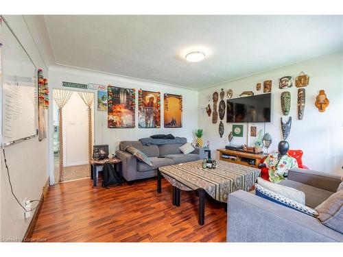 48 Merigold Street, St. Catharines, ON - Indoor Photo Showing Living Room