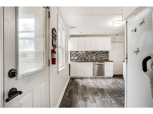 170 Lake Avenue N, Hamilton, ON - Indoor Photo Showing Kitchen With Upgraded Kitchen