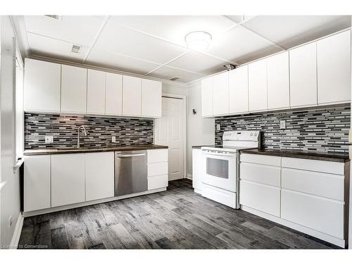 170 Lake Avenue N, Hamilton, ON - Indoor Photo Showing Kitchen