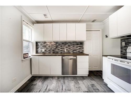 170 Lake Avenue N, Hamilton, ON - Indoor Photo Showing Kitchen