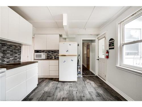 170 Lake Avenue N, Hamilton, ON - Indoor Photo Showing Kitchen