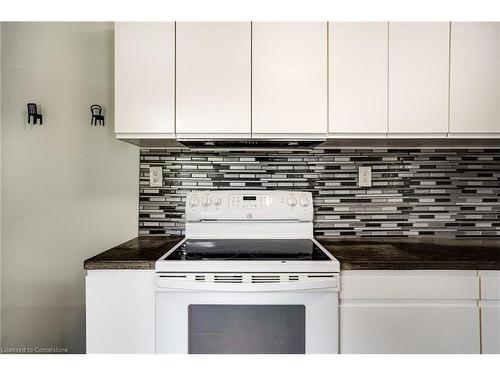 170 Lake Avenue N, Hamilton, ON - Indoor Photo Showing Kitchen