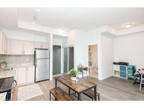 417-1284 Guelph Line, Burlington, ON - Indoor Photo Showing Kitchen With Stainless Steel Kitchen