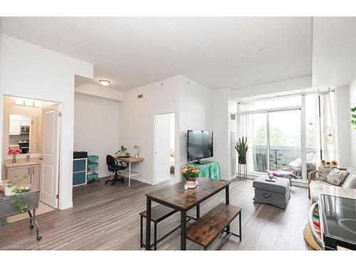 417-1284 Guelph Line, Burlington, ON - Indoor Photo Showing Living Room