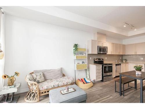 417-1284 Guelph Line, Burlington, ON - Indoor Photo Showing Kitchen With Stainless Steel Kitchen