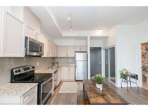 417-1284 Guelph Line, Burlington, ON - Indoor Photo Showing Kitchen With Stainless Steel Kitchen With Upgraded Kitchen