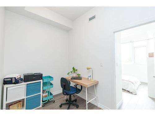 417-1284 Guelph Line, Burlington, ON - Indoor Photo Showing Other Room