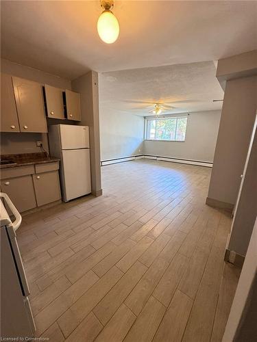 101-464 Upper Kenilworth Avenue, Hamilton, ON - Indoor Photo Showing Kitchen