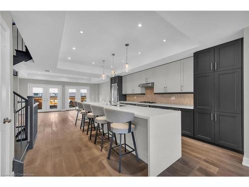 4-509 Elizabeth Street, Burlington, ON - Indoor Photo Showing Kitchen With Upgraded Kitchen