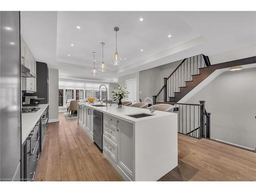 4-509 Elizabeth Street, Burlington, ON - Indoor Photo Showing Kitchen With Upgraded Kitchen