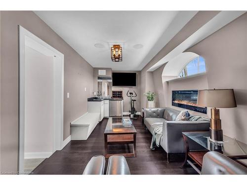 4-509 Elizabeth Street, Burlington, ON - Indoor Photo Showing Living Room With Fireplace