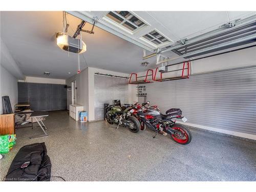 4-509 Elizabeth Street, Burlington, ON - Indoor Photo Showing Garage