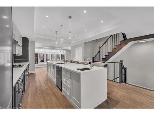 4-509 Elizabeth Street, Burlington, ON - Indoor Photo Showing Kitchen With Upgraded Kitchen