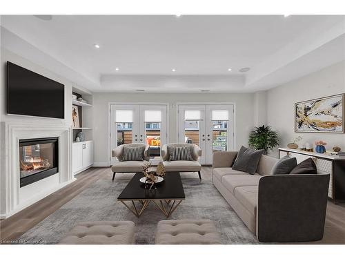 4-509 Elizabeth Street, Burlington, ON - Indoor Photo Showing Living Room With Fireplace