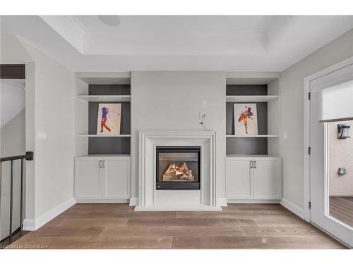 4-509 Elizabeth Street, Burlington, ON - Indoor With Fireplace