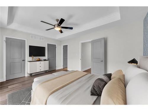 4-509 Elizabeth Street, Burlington, ON - Indoor Photo Showing Bedroom