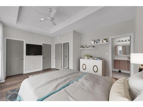 4-509 Elizabeth Street, Burlington, ON - Indoor Photo Showing Bedroom