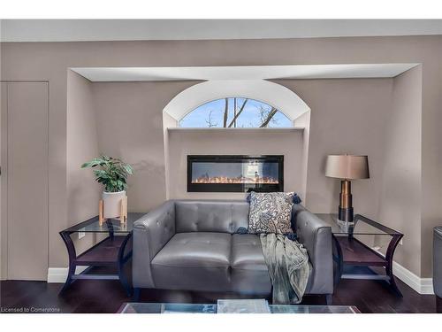 4-509 Elizabeth Street, Burlington, ON - Indoor Photo Showing Living Room With Fireplace