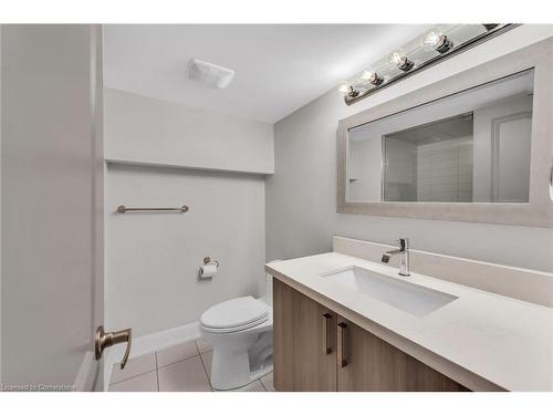 4-509 Elizabeth Street, Burlington, ON - Indoor Photo Showing Bathroom