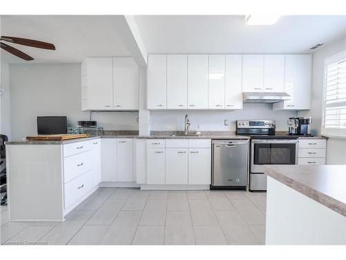 10-202 Lavina Crescent, Hamilton, ON - Indoor Photo Showing Kitchen