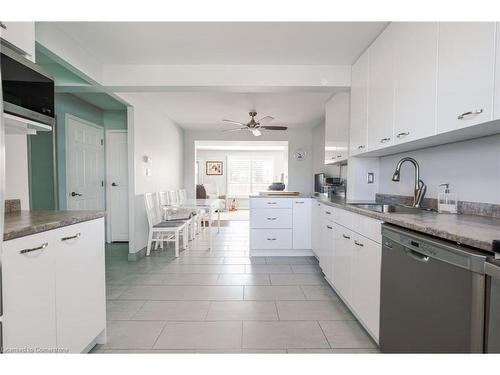 10-202 Lavina Crescent, Hamilton, ON - Indoor Photo Showing Kitchen