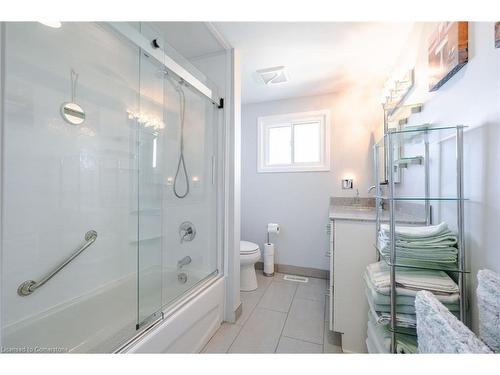 10-202 Lavina Crescent, Hamilton, ON - Indoor Photo Showing Bathroom