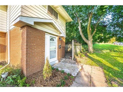 1-1116 Homewood Drive, Burlington, ON - Outdoor