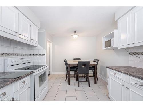 1-1116 Homewood Drive, Burlington, ON - Indoor Photo Showing Kitchen