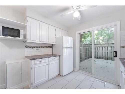 1-1116 Homewood Drive, Burlington, ON - Indoor Photo Showing Kitchen