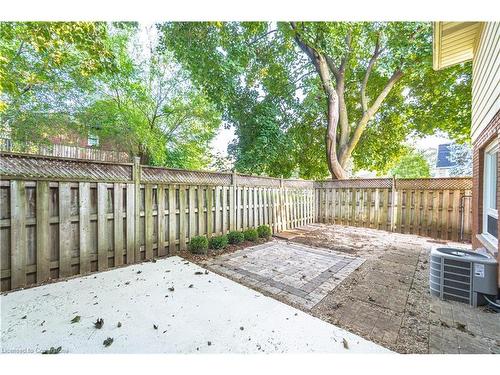 1-1116 Homewood Drive, Burlington, ON - Outdoor