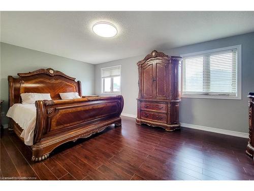 56 Bosworth Street, Hamilton, ON - Indoor Photo Showing Bedroom