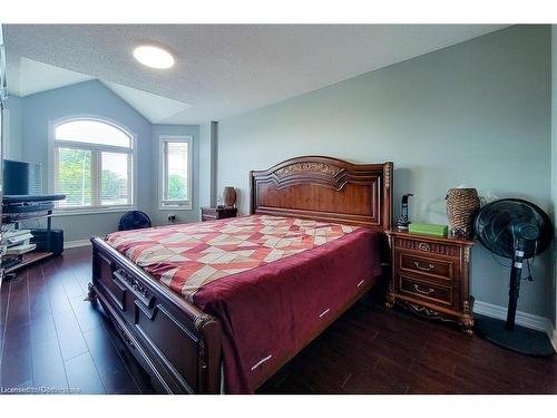 56 Bosworth Street, Hamilton, ON - Indoor Photo Showing Bedroom