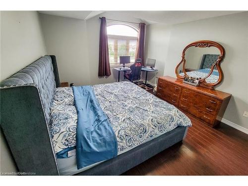 56 Bosworth Street, Hamilton, ON - Indoor Photo Showing Bedroom