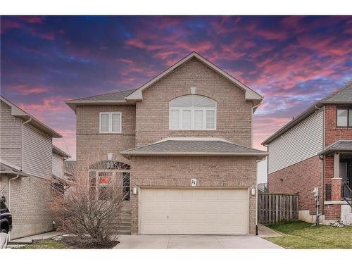 11 Meadow Wood Crescent, Stoney Creek, ON - Outdoor