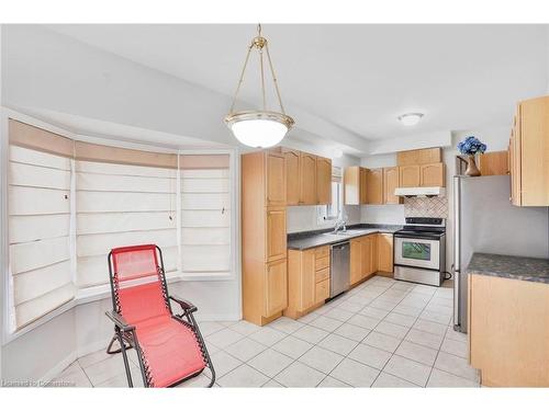 11 Meadow Wood Crescent, Stoney Creek, ON - Indoor Photo Showing Kitchen