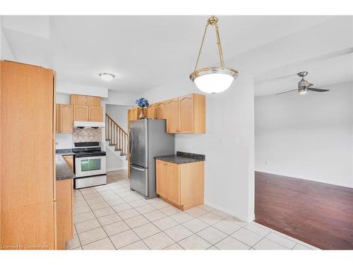 11 Meadow Wood Crescent, Stoney Creek, ON - Indoor Photo Showing Kitchen