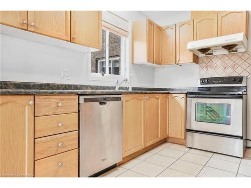 11 Meadow Wood Crescent, Stoney Creek, ON - Indoor Photo Showing Kitchen