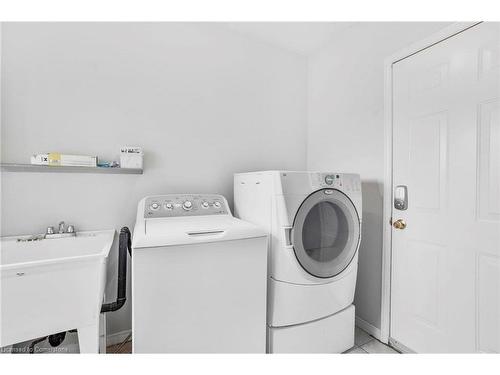 11 Meadow Wood Crescent, Stoney Creek, ON - Indoor Photo Showing Laundry Room