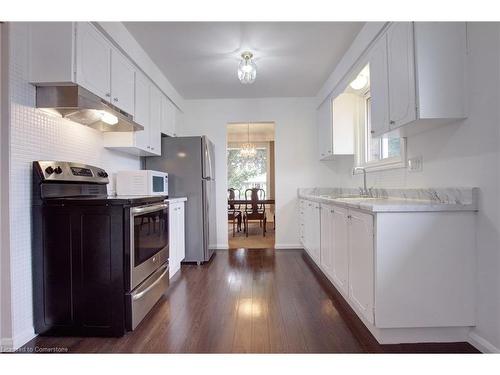 47 Jasmine Street, Hamilton, ON - Indoor Photo Showing Kitchen