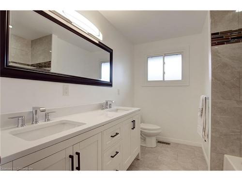 47 Jasmine Street, Hamilton, ON - Indoor Photo Showing Bathroom