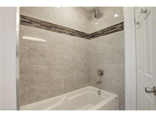 47 Jasmine Street, Hamilton, ON - Indoor Photo Showing Bathroom