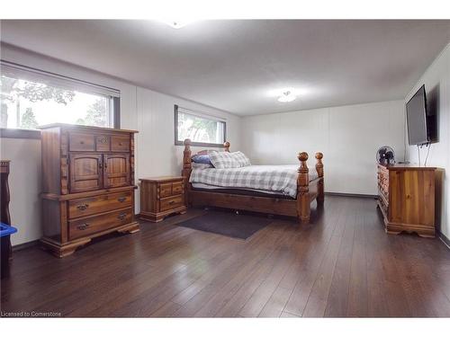 47 Jasmine Street, Hamilton, ON - Indoor Photo Showing Bedroom