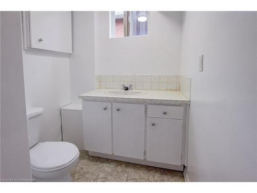 47 Jasmine Street, Hamilton, ON - Indoor Photo Showing Bathroom