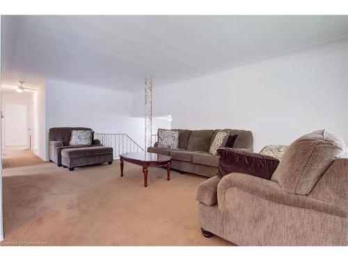 47 Jasmine Street, Hamilton, ON - Indoor Photo Showing Living Room