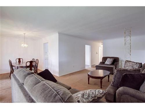 47 Jasmine Street, Hamilton, ON - Indoor Photo Showing Living Room