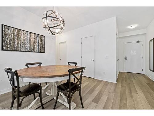 209-40 Horseshoe Boulevard, Barrie, ON - Indoor Photo Showing Dining Room