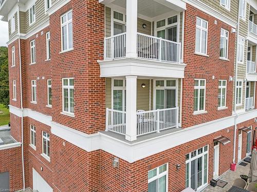 209-40 Horseshoe Boulevard, Barrie, ON - Outdoor With Balcony With Exterior