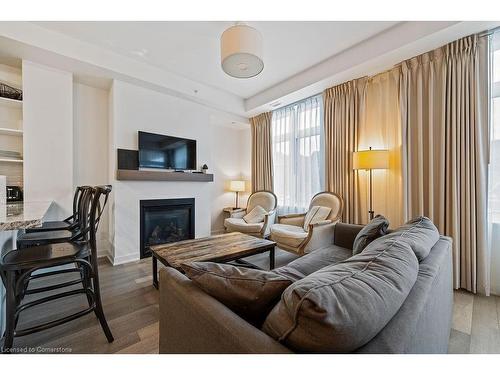 209-40 Horseshoe Boulevard, Barrie, ON - Indoor Photo Showing Living Room With Fireplace