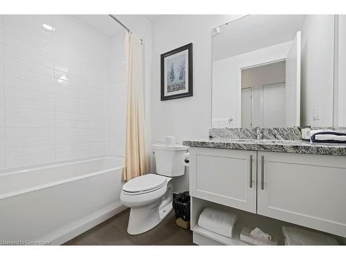 209-40 Horseshoe Boulevard, Barrie, ON - Indoor Photo Showing Bathroom