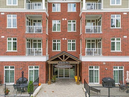 209-40 Horseshoe Boulevard, Barrie, ON - Outdoor With Balcony